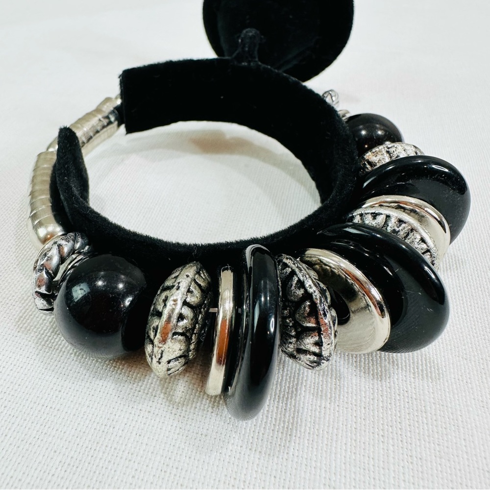 SILVER TONE BLACK BEADED BOHO CHIC STRETCH BRACELET NWOT FASHION CHUNKY GLAM ๐ค - Picture 7 of 8
